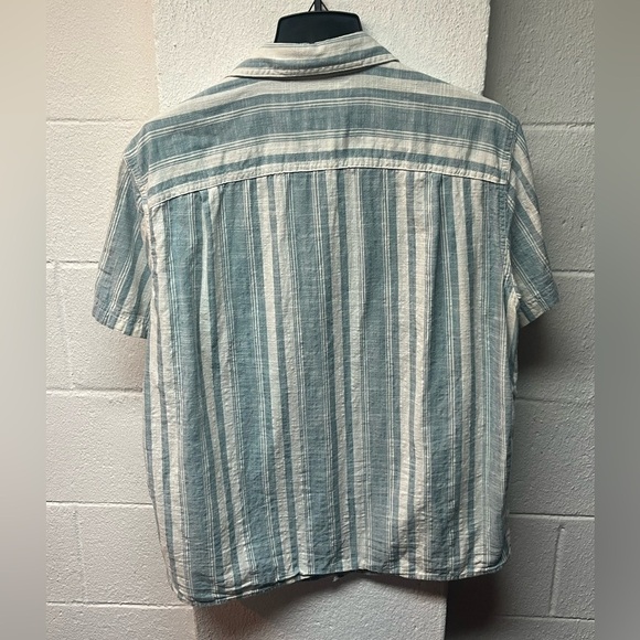 American Eagle Men's Shirt Size
L Short Sleeve Button Linen. - Picture 2 of 4